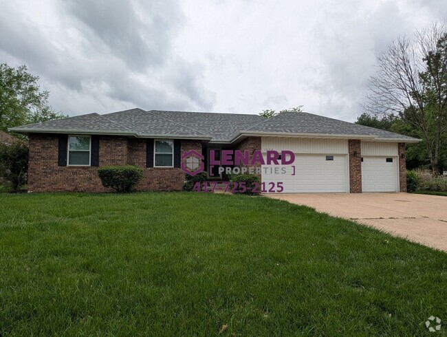 Building Photo - Spacious 3 Bedroom Home!