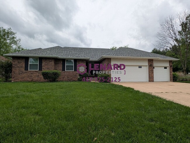 Spacious 3 Bedroom Home! - Spacious 3 Bedroom Home!
