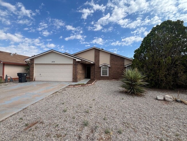 Building Photo - Conveniently located 3 Bedroom, 2 bath near HAFB