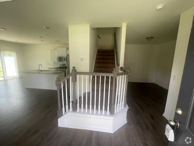 Building Photo - Spacious 3-Bedroom, 2.5-Bath Home in a Gre...