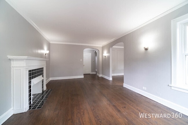 Building Photo - 2136 W Arthur Ave Unit #1