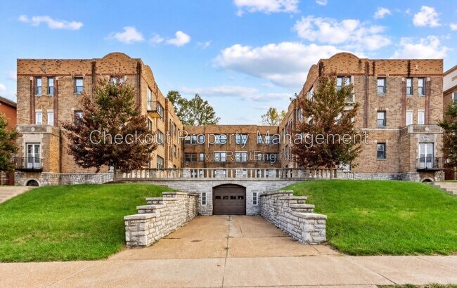 7334-40 Forsyth Blvd