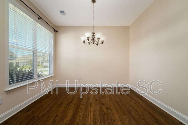 567 Chantry Ln