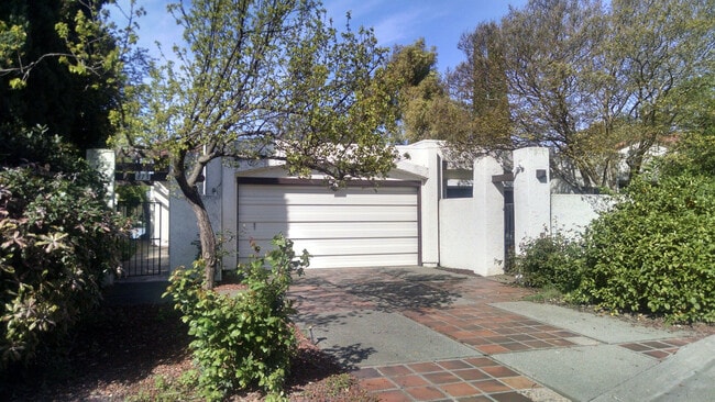 Photo - Stunning Views! Lake front 3 bed/2ba Home in Stonegate Community!