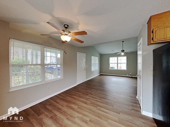 Photo - 545 Newell St NW