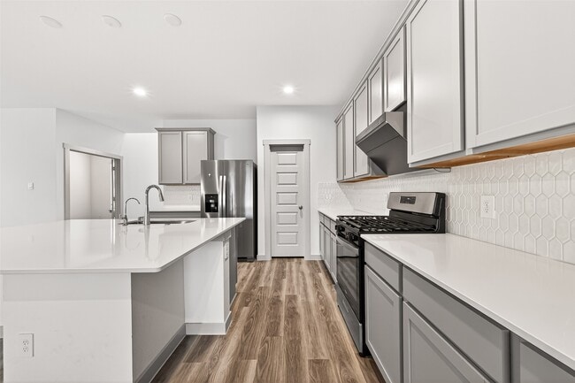 Photo - 1107 Lakes Edge Ln