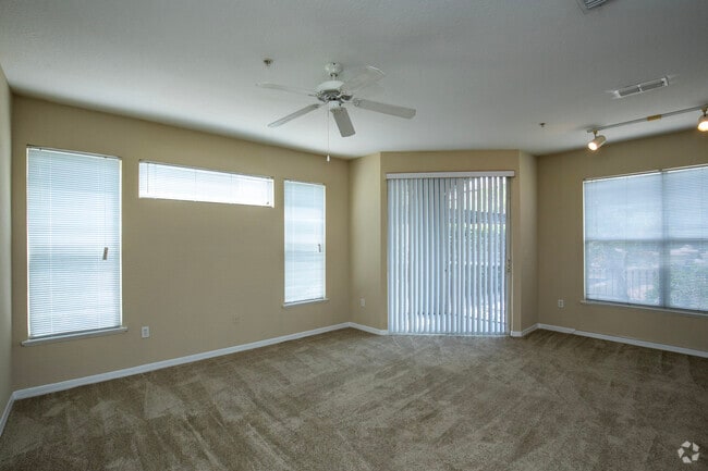 1BR, 1BA - 784SF - 5501 Legacy Crescent Pl Riverview, FL 33578-3833