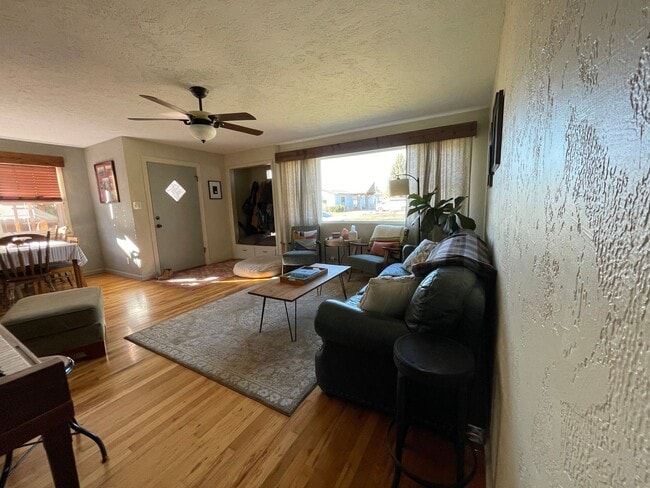 Photo - CHARMING HOME IN GREAT LOCATION!