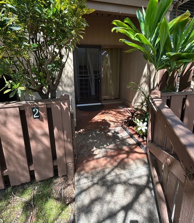 Building Photo - Available on 05/05/26, 1170 sq ft, 3 Bedrooms, 1.5 Baths, 2 Assigned Parking at Palehua Hale in M... Unit 2