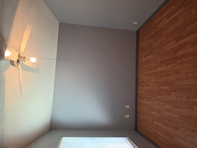 Photo - 100 Kings Way