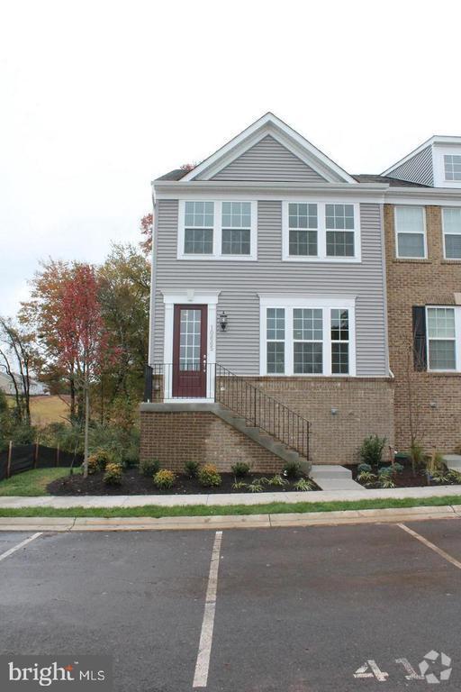 Building Photo - 10665 Hinton Wy Rental