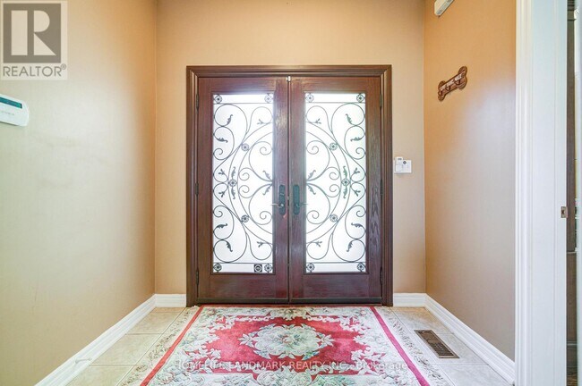 Photo - 1388 Pinery Crescent