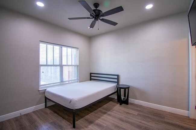 Photo - 1508 Avenue W