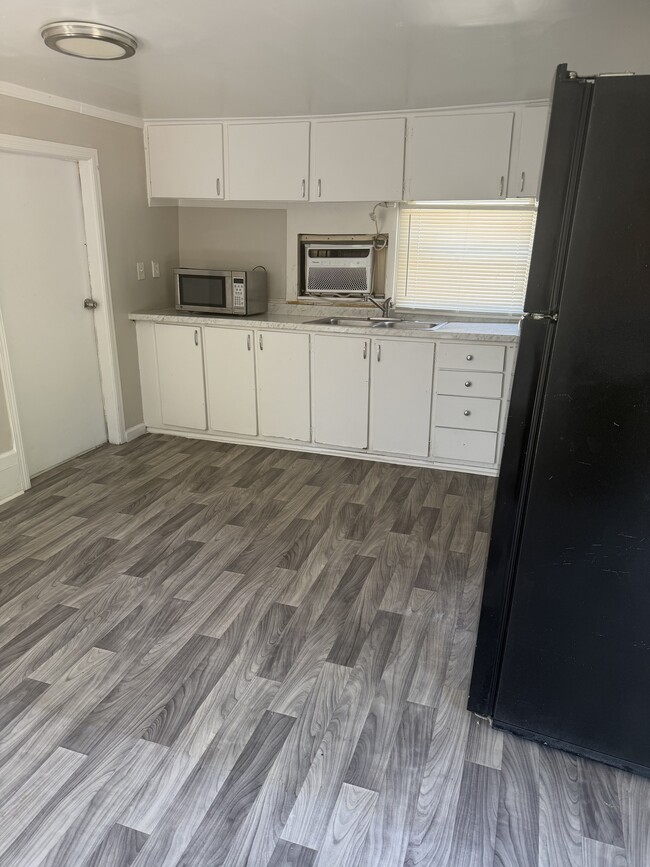 Photo - 923 W Lee Rd