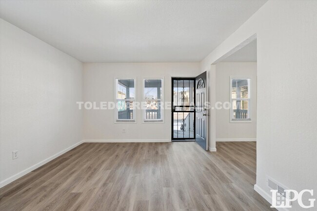 Photo - 3683 Upton Ave