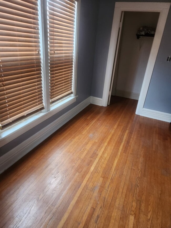 Building Photo - 1120 E Jackson St Unit #2