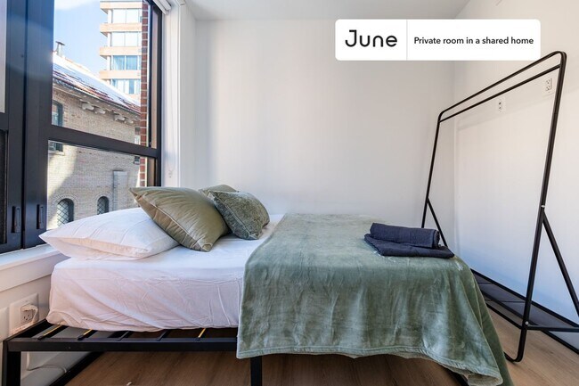 Room in Shared 4 bed/2 bath home in Dupont Circle