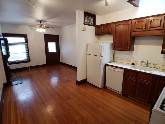 Photo - 123 E Exposition Ave