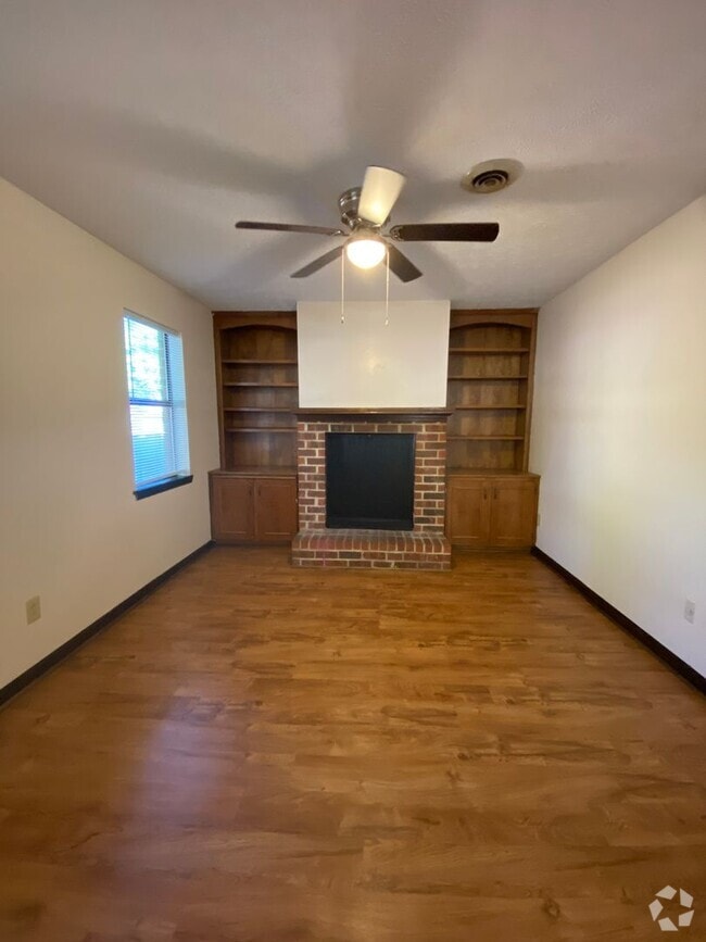 Building Photo - 113/115 St Andrews Ct Unit 113 Rental