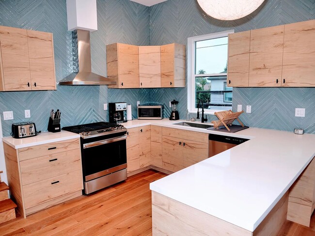 Building Photo - 1094 53rd St Unit B Rental