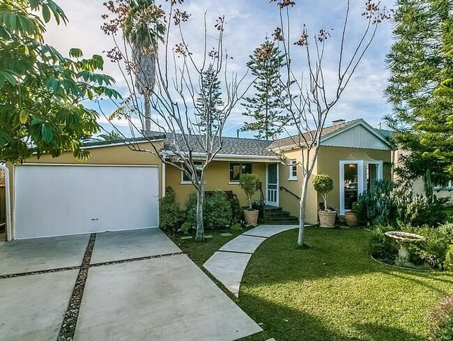 Building Photo - Updated 4BR Mar Vista Home with Huge Private Backyard
