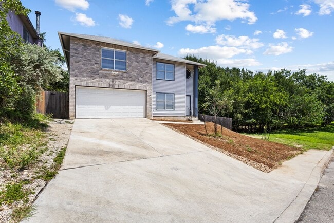 Photo - 4 Bedroom/2.4 Bath Oak Bluff Subdivision