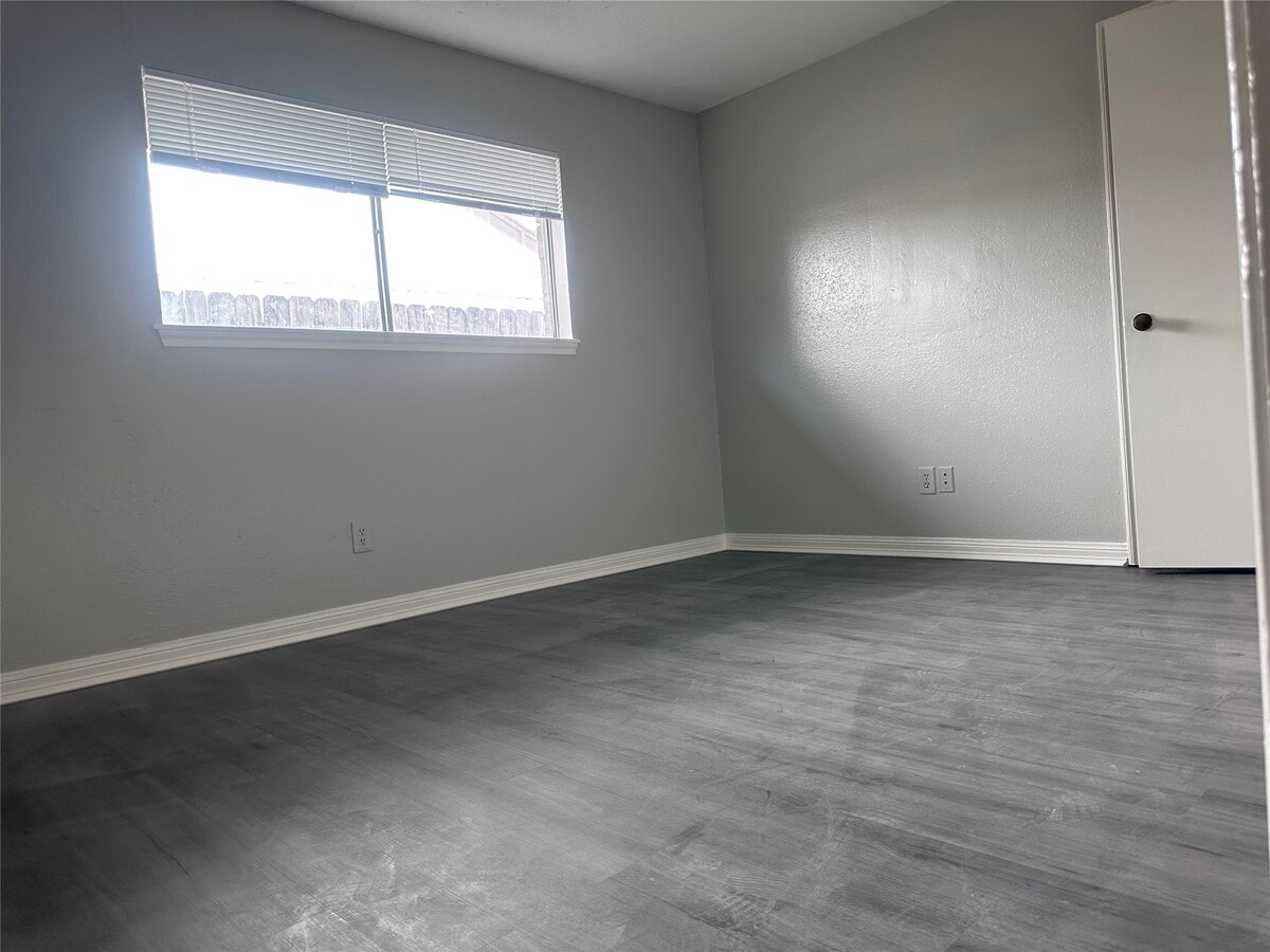 Photo - 13611 Fernhill Dr