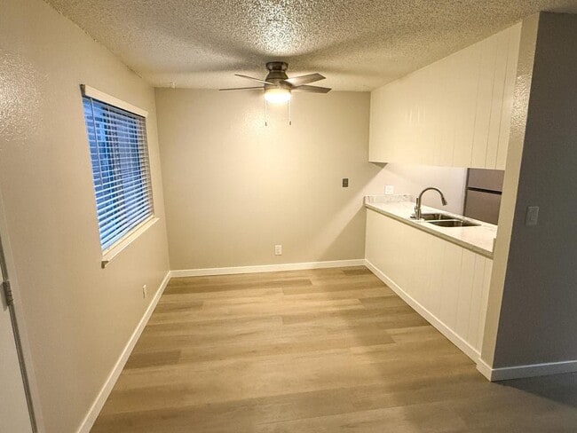 Photo - 2004 Ahern St Unidad 24