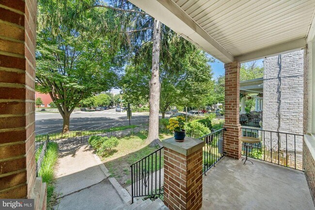 Photo - 747 Kentucky Ave SE