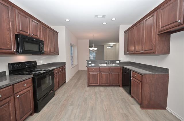 Photo - 808 Bahar Ct