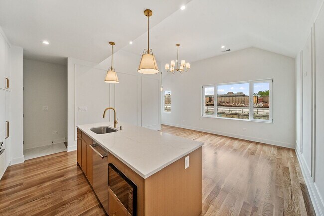 Photo - 1355 W 16th St