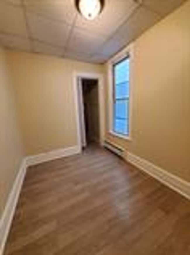 Building Photo - 157 6th Ave Unit 1R