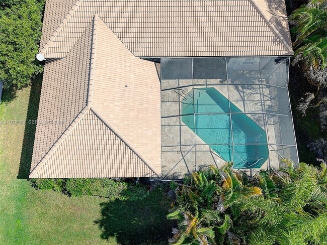 Building Photo - 2611 Oakbrook Ln