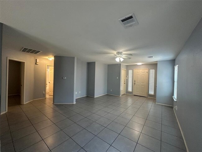 Photo - 908 Sally Lunn Way