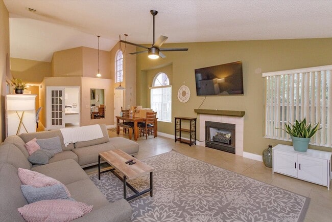 Photo - ? Charming Longwood Townhome with Modern U...