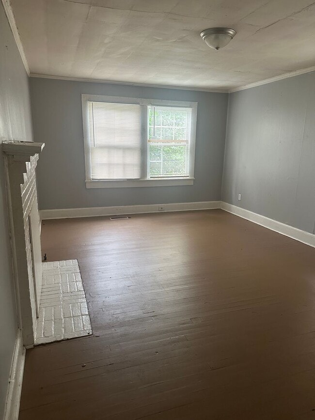 Photo - Charming 3 bedroom 1 bath with plenty of open space!