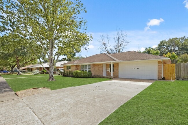 Photo - 5451 Redstart St