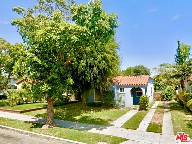 Building Photo - 5590 Lemon Ave