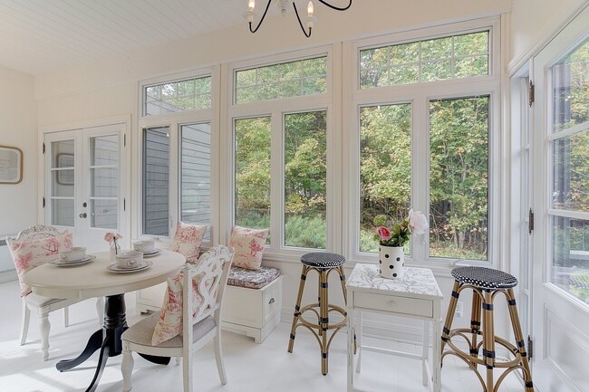 Building Photo - 765 Côte St Gabriel East