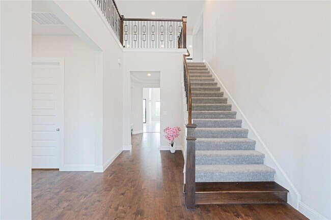 Photo - 301 Northcrest Dr