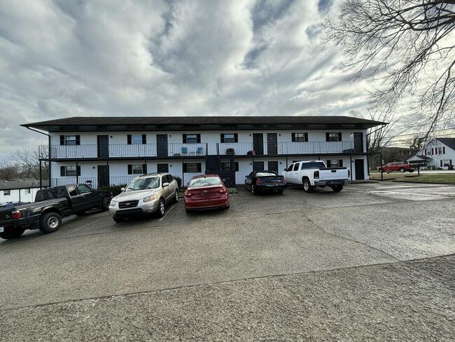 Building Photo - 1213 W Main St Rental