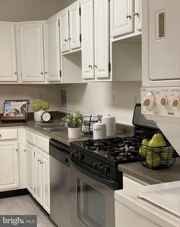 Building Photo - 3701 S George Mason Dr Unit 1802N Rental