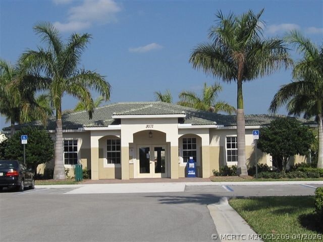 Building Photo - 1571 SE Hampshire Way Unit 104