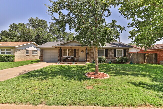 Photo - Sharp 3 Bedroom in LISD