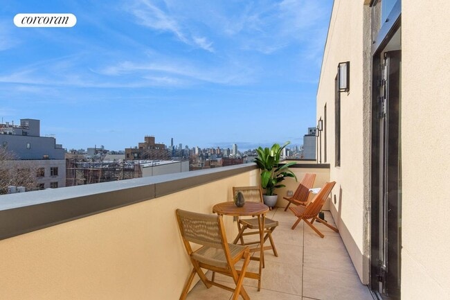 Photo - 760 Metropolitan Ave