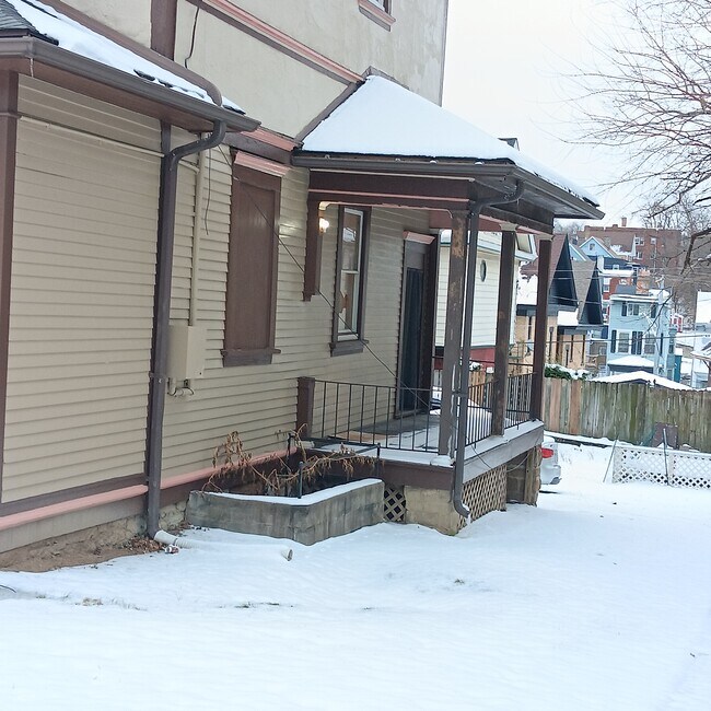 Photo - 325 McGregor Ave Unidad #2