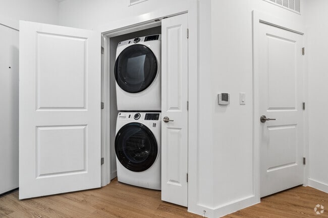 1BD,1BA - 1,643SF - Laundry