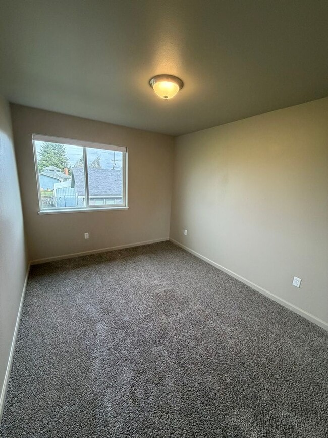 Photo - **MOVE IN SPECIAL!** 3 Bedroom Duplex Close to Shopping and Schools!