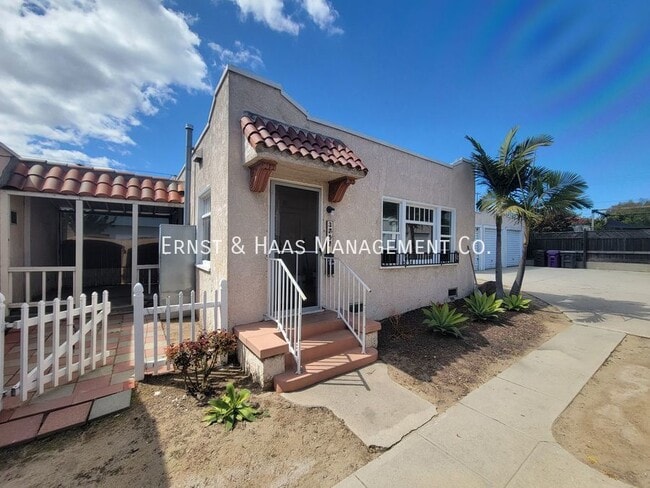 Charming 1 Bedroom Cottage Home with a Car... - Charming 1 Bedroom Cottage Home with a Car...