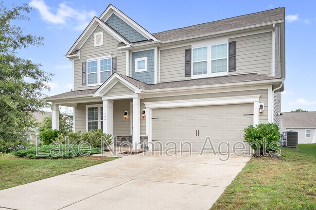 Building Photo - 196 Longleaf Dr